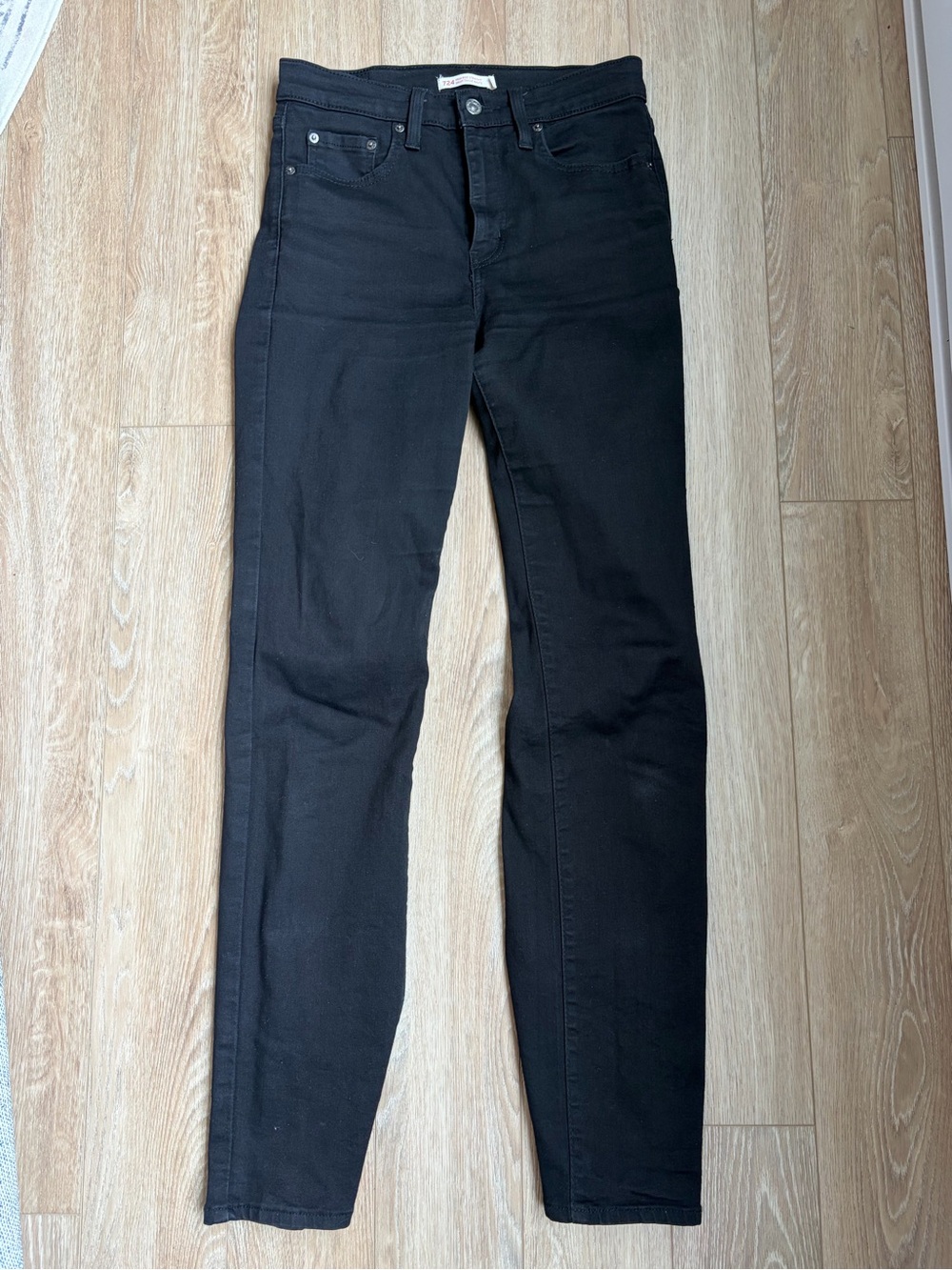 Levi's Women's Black 724 High Rise Straight Jeans